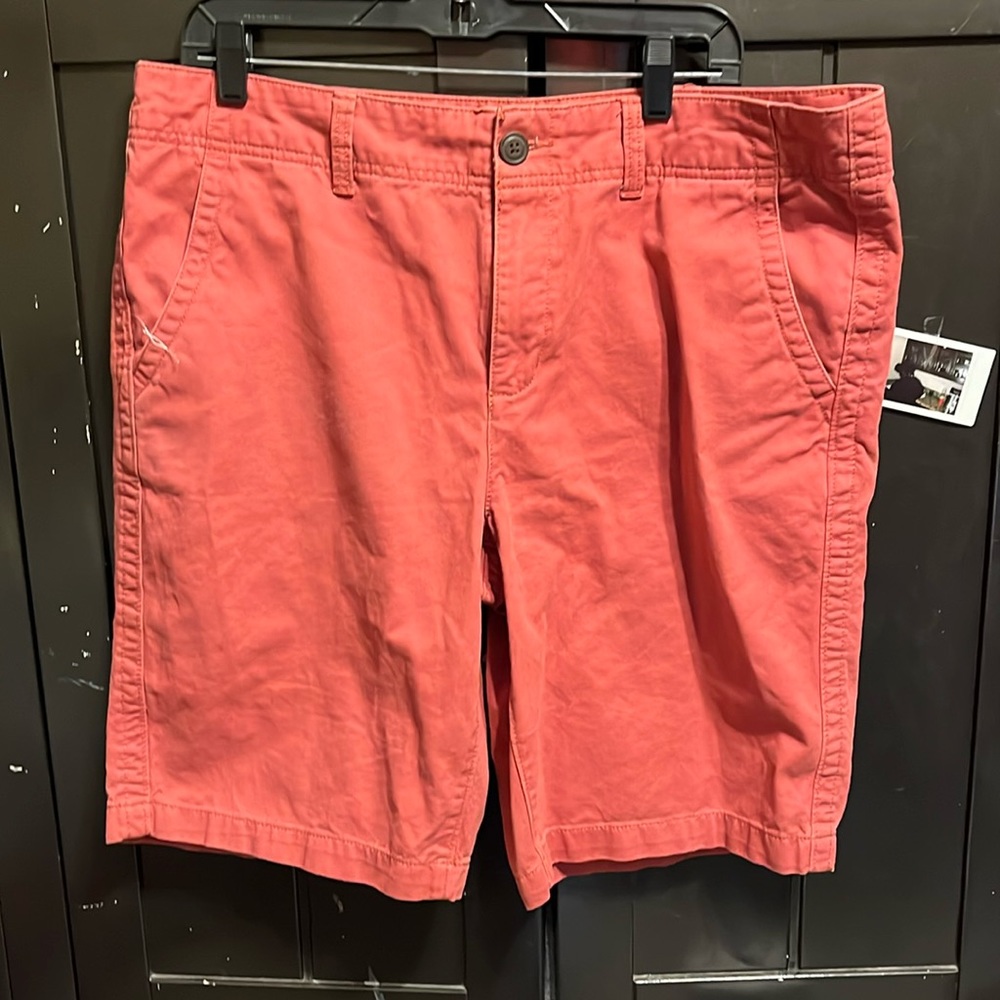 Bright red urban pipeline shorts